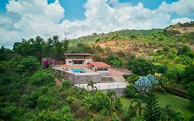 Stayvista'S Lake Mansion - Lakeside Villa With Mountain View, Large Pool & Sprawling Lawn
